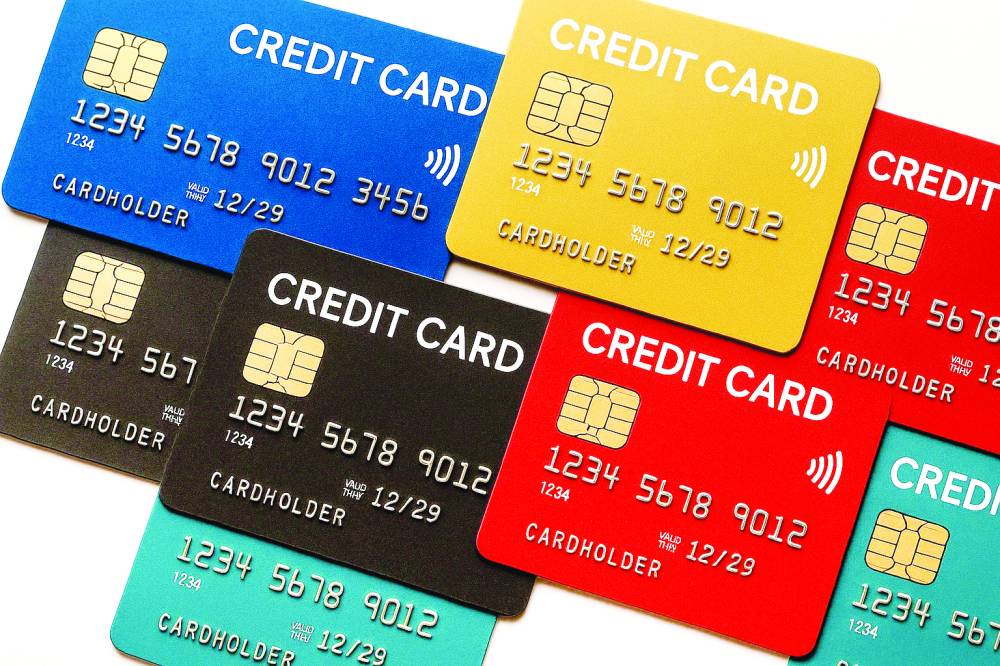 رسوم-استخدام-البطاقات-الائتمانية-في-الخارج-تثقل-كاهل-العملاء