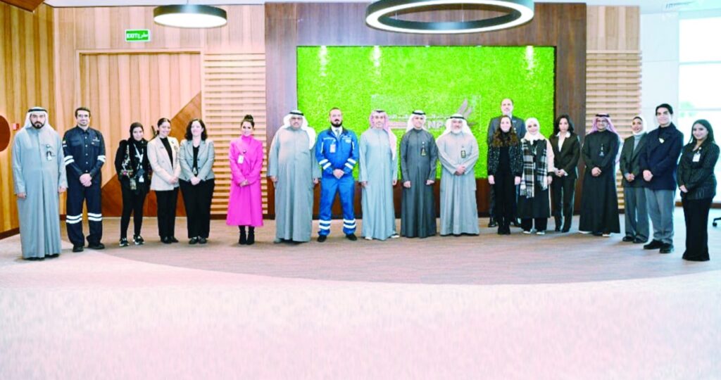 شركات طاقة محلية ودولية تبحث تعزيز التواصل المؤسسي مع شركائها في 'الأحمدي' 5 شركات-طاقة-محلية-ودولية-تبحث-تعزيز-التواصل-المؤسسي-مع-شركائها-في-'الأحمدي'