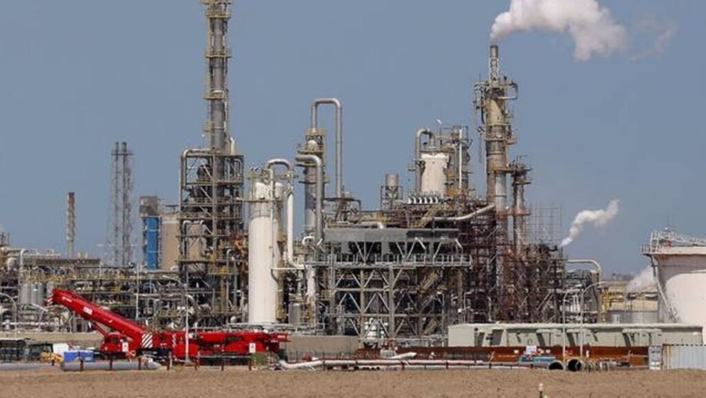 تراجع إنتاجه إلى 1.7 مليون برميل يومياً... 'برقان' شاهد على معاناة الغزو 2 تراجع-إنتاجه-إلى-1.7-مليون-برميل-يومياً…-'برقان'-شاهد-على-معاناة-الغزو