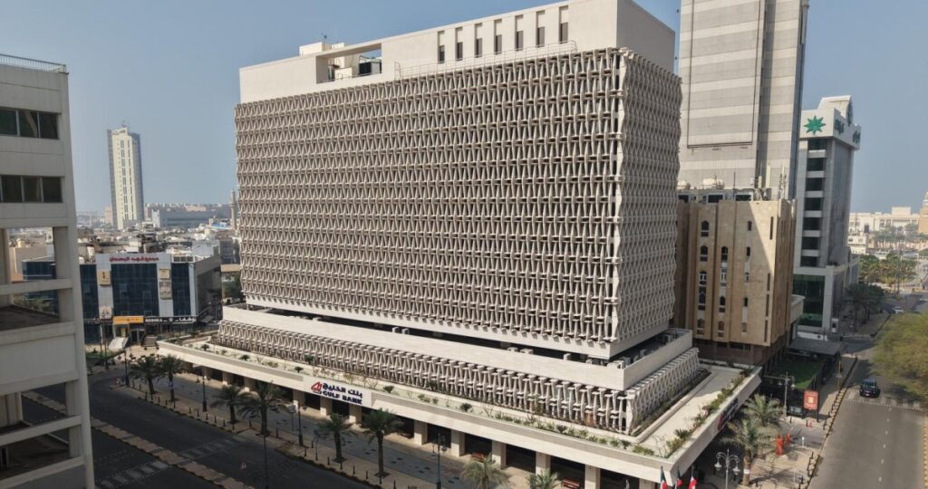 'الخليج' يؤكد استمرارية أعماله ومواصلة خدماته للأفراد والشركات 2 'الخليج'-يؤكد-استمرارية-أعماله-ومواصلة-خدماته-للأفراد-والشركات