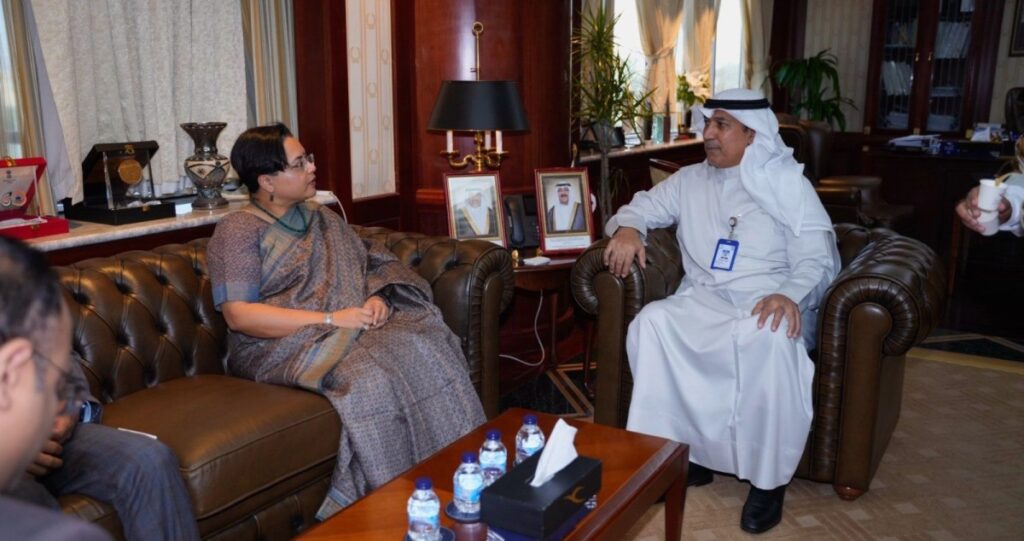 'الكويتية' تبحث مع سفارة الهند سبل تعزيز التعاون التجاري في قطاع الطيران 3 'الكويتية'-تبحث-مع-سفارة-الهند-سبل-تعزيز-التعاون-التجاري-في-قطاع-الطيران