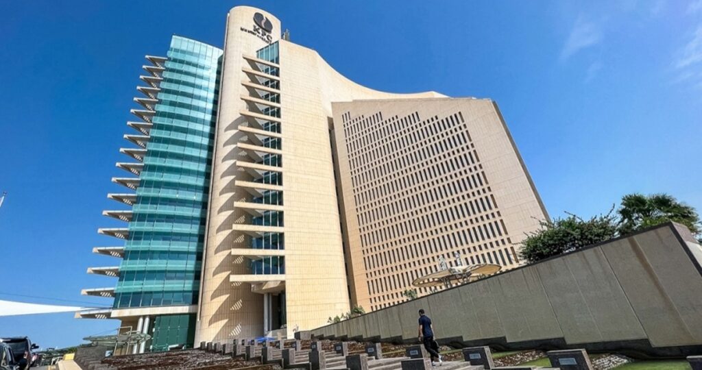 'مؤسسة البترول': إخماد حريق ناقلة النفط 'السالمي' دون تسرب نفطي في البيئة البحرية المحيطة 3 'مؤسسة-البترول':-إخماد-حريق-ناقلة-النفط-'السالمي'-دون-تسرب-نفطي-في-البيئة-البحرية-المحيطة