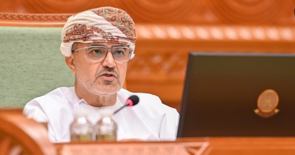 وزير النقل العُماني: لا رسوم على العبور من مضيق هرمز 1 وزير-النقل-العُماني:-لا-رسوم-على-العبور-من-مضيق-هرمز