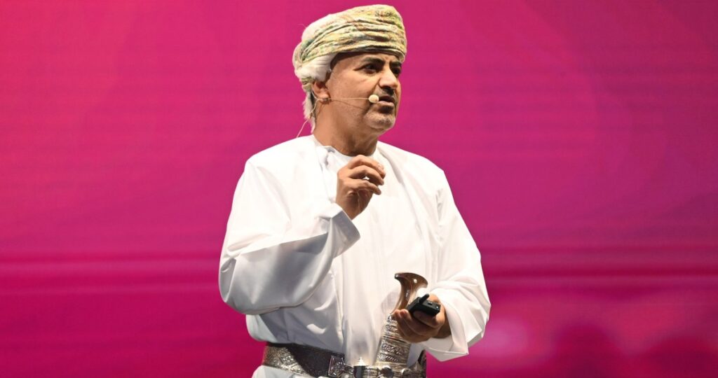 وزير النقل العماني: السلطنة نجحت في ضمان استمرار سلاسل الإمداد بالمنطقة خلال الأوضاع الراهنة 3 وزير-النقل-العماني:-السلطنة-نجحت-في-ضمان-استمرار-سلاسل-الإمداد-بالمنطقة-خلال-الأوضاع-الراهنة