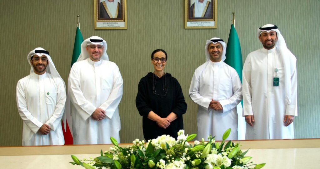 بيت التمويل الكويتي يطلق أكبر حملة وطنية 'علم الكويت فوق كل بيت' 3 بيت-التمويل-الكويتي-يطلق-أكبر-حملة-وطنية-'علم-الكويت-فوق-كل-بيت'