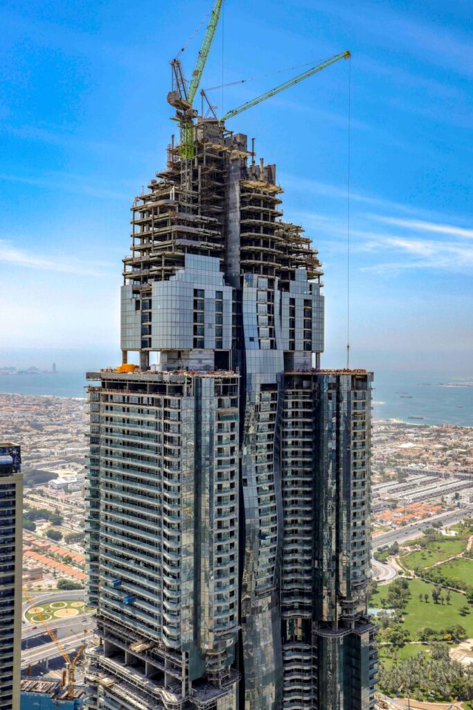 'الحبتور': أكبر مبنى سكني في العالم بدبي بلغ مرحلة الإنجاز الإنشائي الكامل 8 'الحبتور':-أكبر-مبنى-سكني-في-العالم-بدبي-بلغ-مرحلة-الإنجاز-الإنشائي-الكامل
