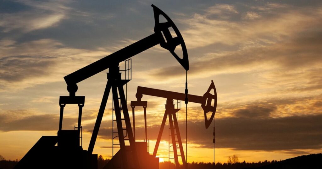 النفط يتراجع مع ترقب المستثمرين لتطورات الصراع في الشرق الأوسط 2 النفط-يتراجع-مع-ترقب-المستثمرين-لتطورات-الصراع-في-الشرق-الأوسط